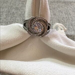 Vintage Silver Swirl Ring with Clear Center Stone. Approximate size 6-6.25